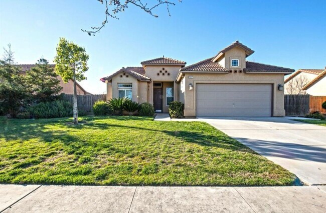 Foto del edificio - Charming 3 bedroom Home in Kerman for Lease!!