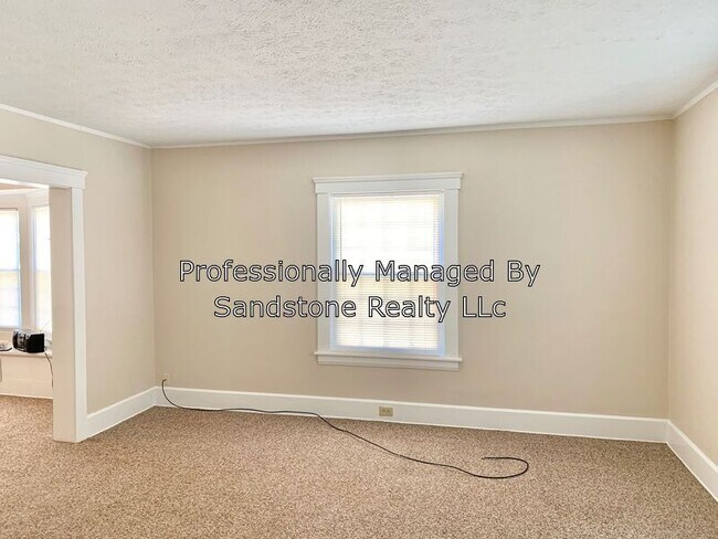 Foto del edificio - 3 bedroom Town house