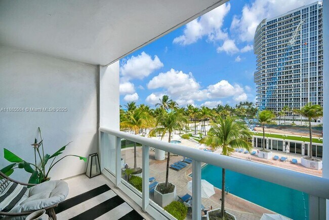 Foto del edificio - 10275 Collins Ave