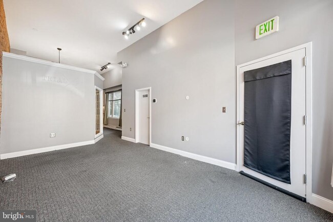 Building Photo - 1412 Light St