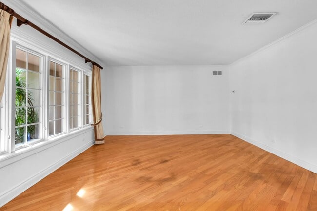 Photo - PENDING House