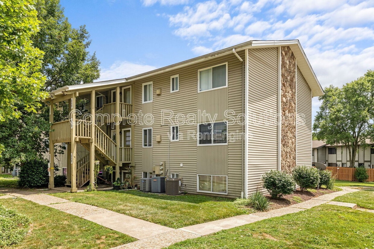 Primary Photo - 2042 Gascony Parc Dr