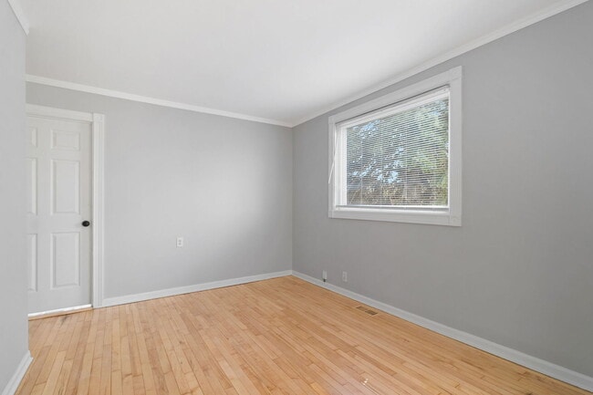 Building Photo - 1144 N Austin Blvd