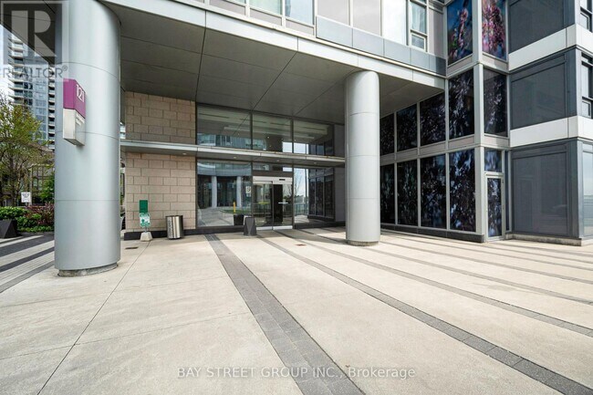 Photo du bâtiment - 121 McMahon Dr