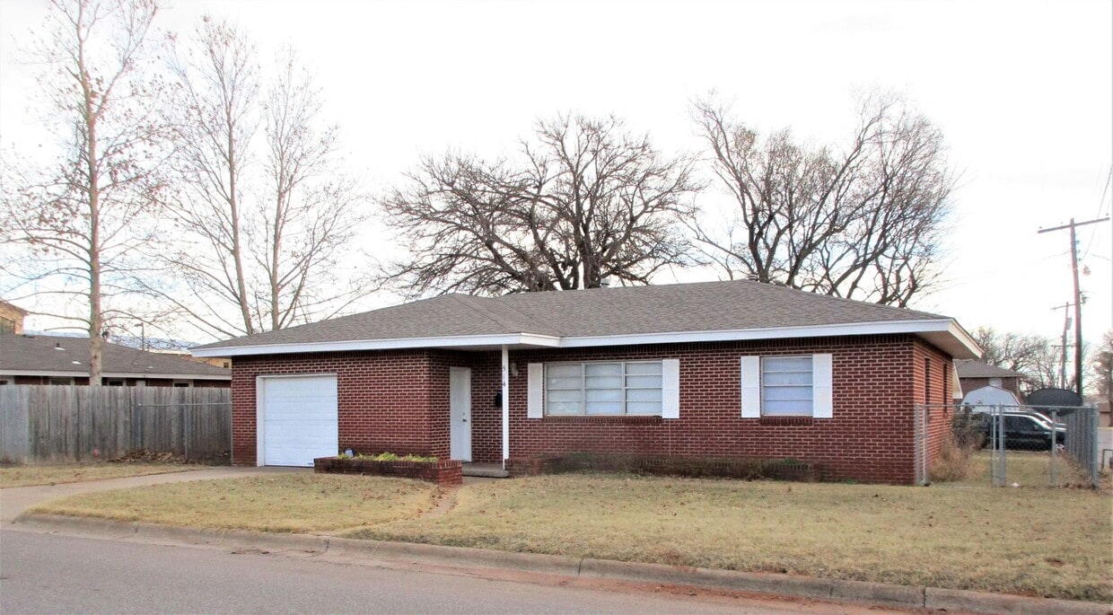 Primary Photo - CUTE 3 BDRM 1 bath HOME with garage