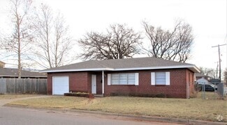 Building Photo - 514 E College Ave