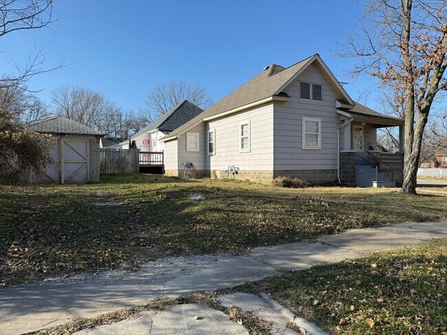 Foto del edificio - 2 bedroom, 1 bathroom home ready to rent!