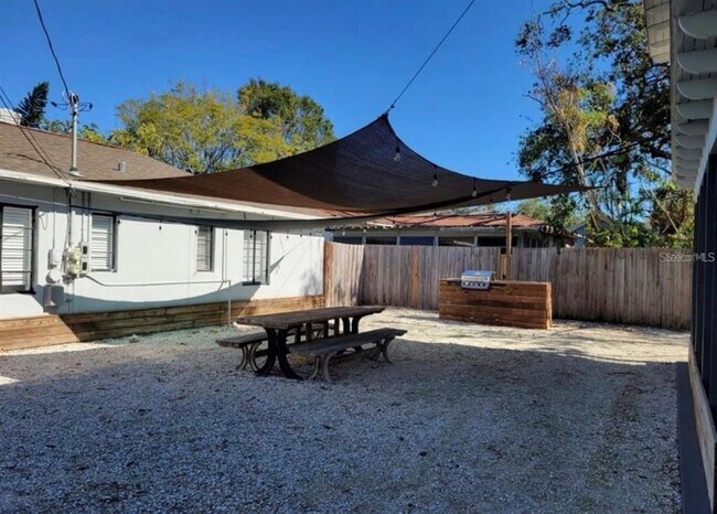 Foto del edificio - 330 20th Ave S