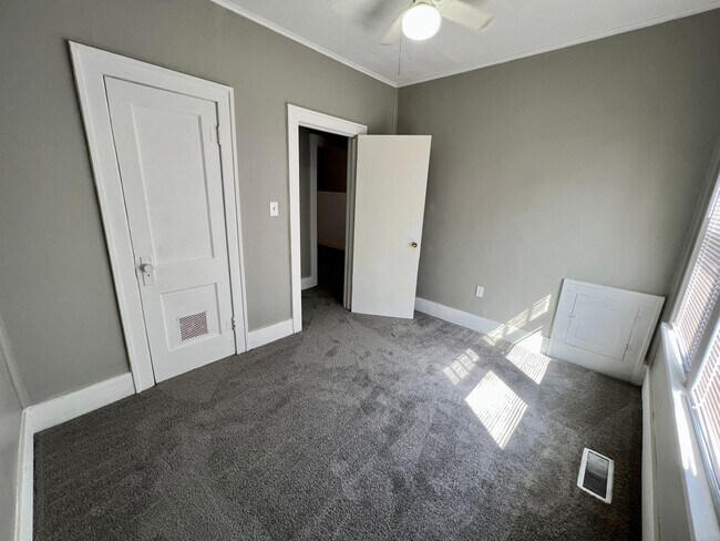 Foto del edificio - AVAILABLE NOW!