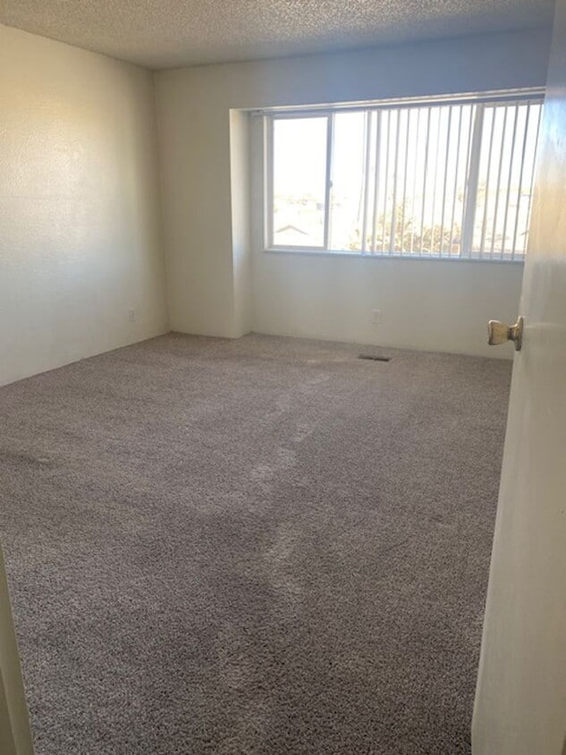 Foto del edificio - Available Now!!!