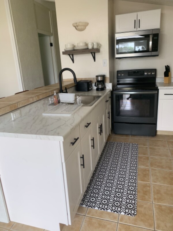 Building Photo - 20 Ahina Pl