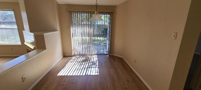 Building Photo - 5055 Kleinbrook Dr