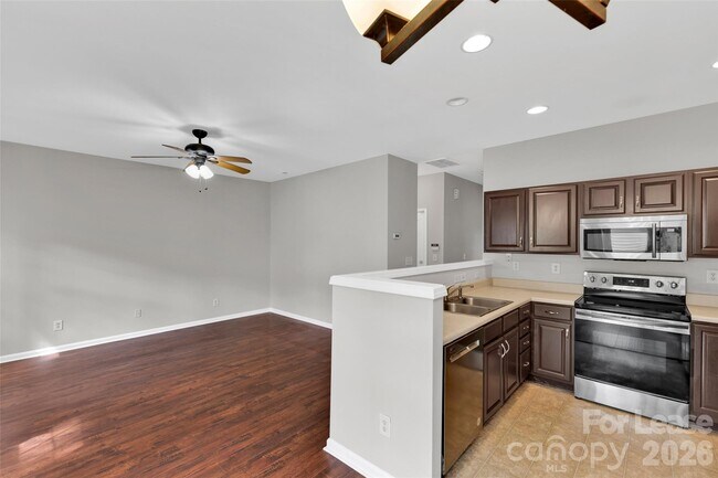 Foto del edificio - 11054 Dixie Hills Dr