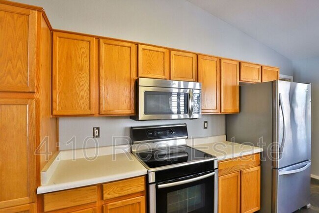 Building Photo - 30725 N Royal Oak Way