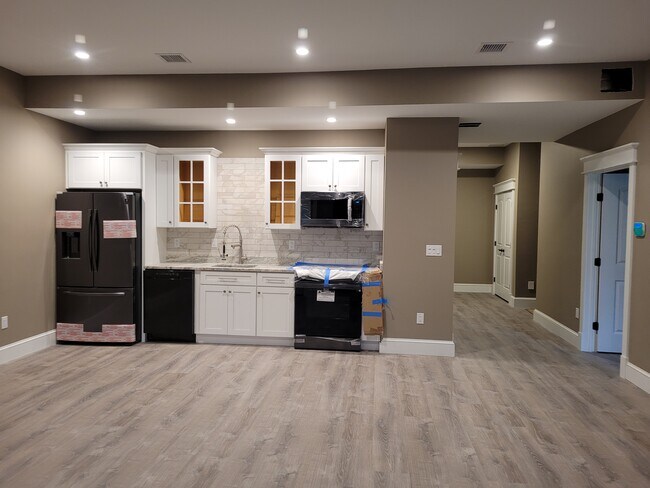 Kitchen - 1 King Phillip Plz