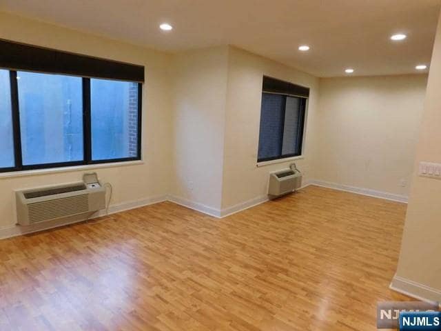 Building Photo - 825 Palisade Ave