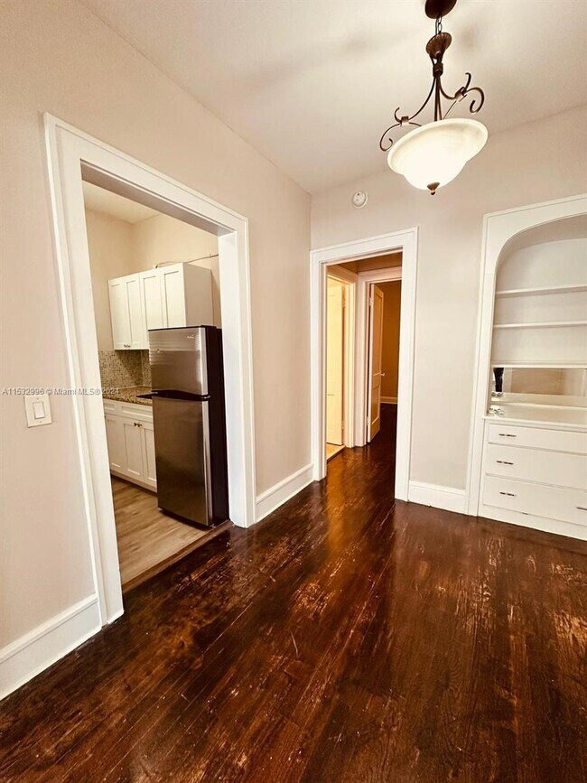 Building Photo - 344 Mendoza Ave