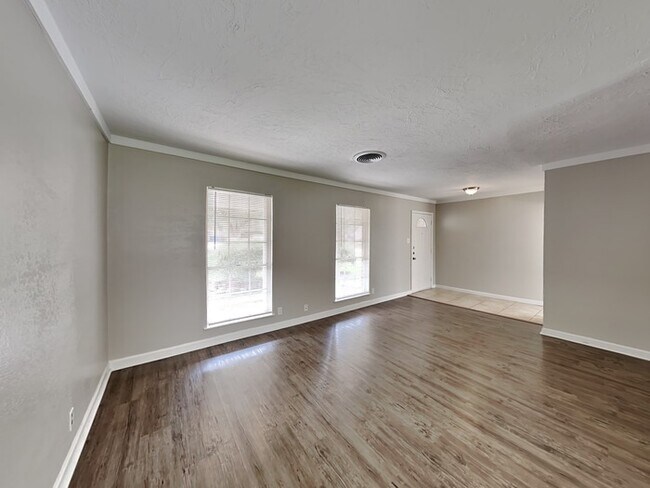 Foto del edificio - 10222 Belfast Rd