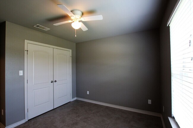 Foto del edificio - Beautiful 2 Bedroom, 2 Bathroom Townhome i...