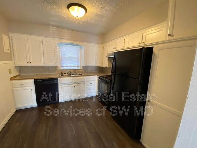 Foto del edificio - 863 S Crutcher Ave