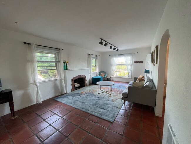 Living Room - 2343 Earl St