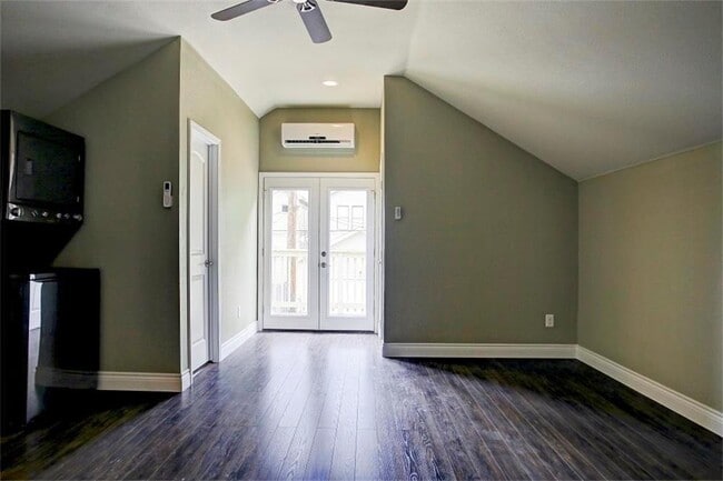 Foto del edificio - 427-A W 24th St