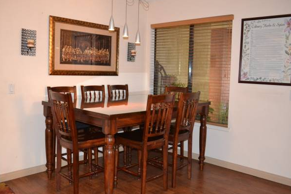 Dining - 25275 Tanoak Ln