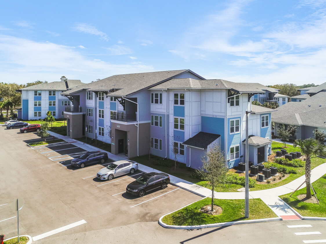 Primary Photo - Orchid Lake Apartments