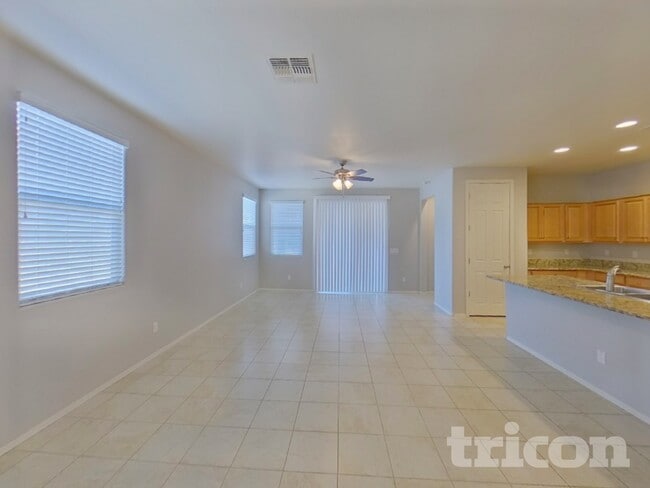 Foto del edificio - 41038 W Portis Dr