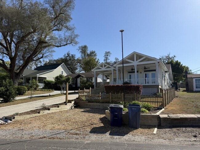 Building Photo - 335 Massalina Dr