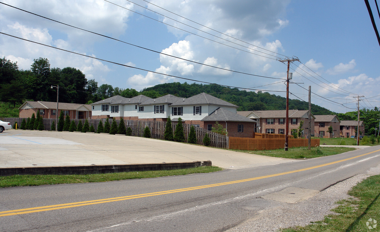 Primary Photo - Perkins Parke Apartments