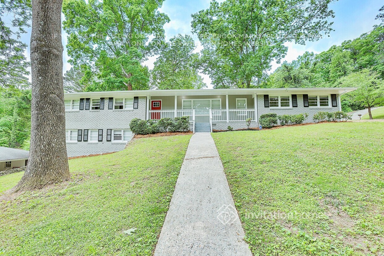 Primary Photo - 2550 Greenwood Cir