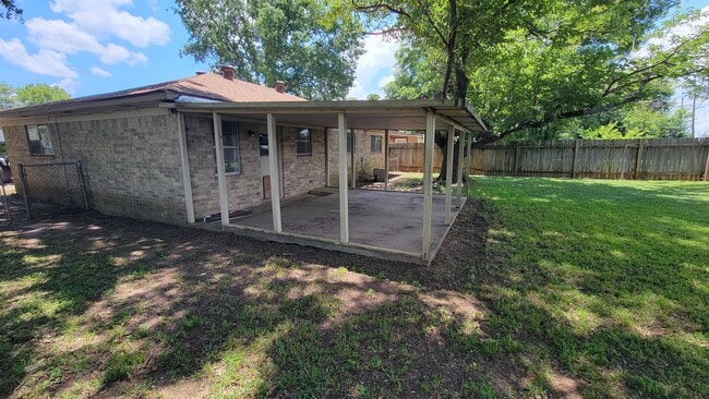 Building Photo - 4909 Dahlia Dr