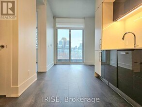 Building Photo - 1 Edgewater Dr