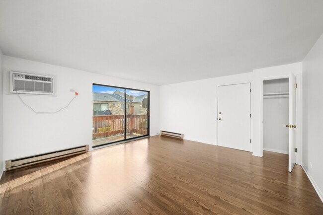 Building Photo - 5117 N East River Rd