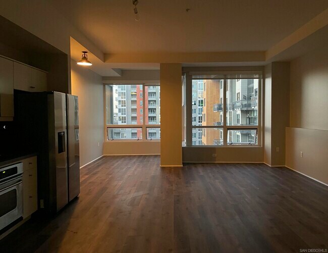 Building Photo - 350 W Ash St