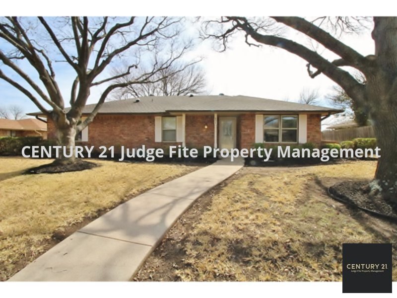 Meticulously Maintained 4/2.5/2 in DeSoto House for Rent in