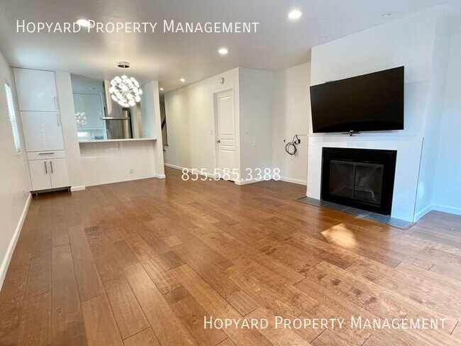Foto del edificio - AVAILABLE NOW! Close to downtown Palo Alto!