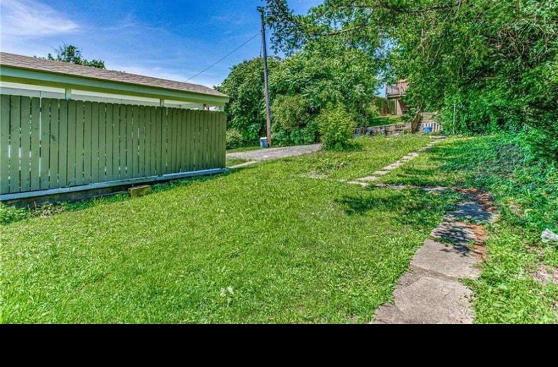 Garden - 104 Laclede St