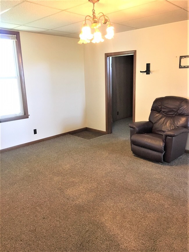 Building Photo - 1358 N 42nd Rd