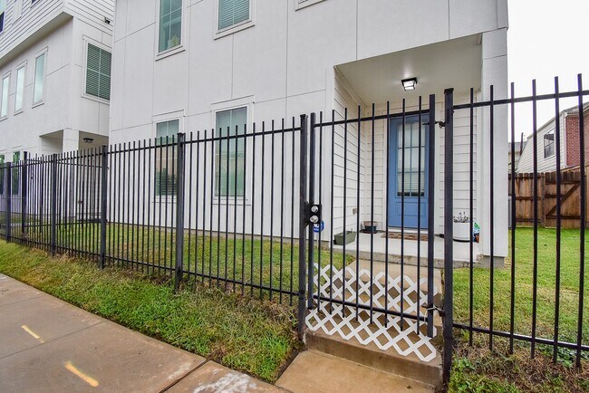 Foto del edificio - 3712 Link Valley Dr.