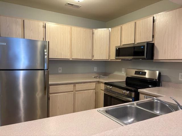 Foto del edificio - 1005 E Duncan St