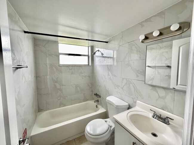 Foto del edificio - 2 bedroom 1 bathroom Apartment For Rent Now