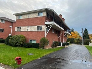 Building Photo - 6788 N Sauganash Ave