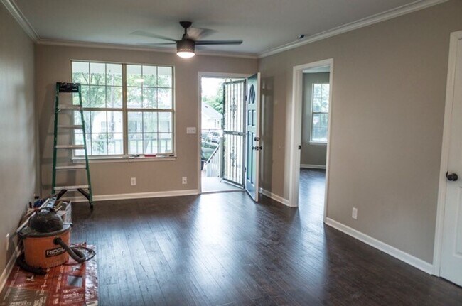 Building Photo - Beautifully Renovated 3BR House in Berry Hill!