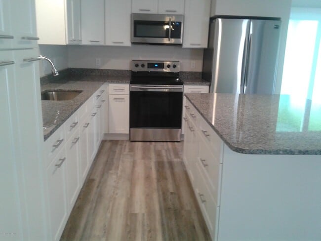 Building Photo - 1851 Keewin Ave NE