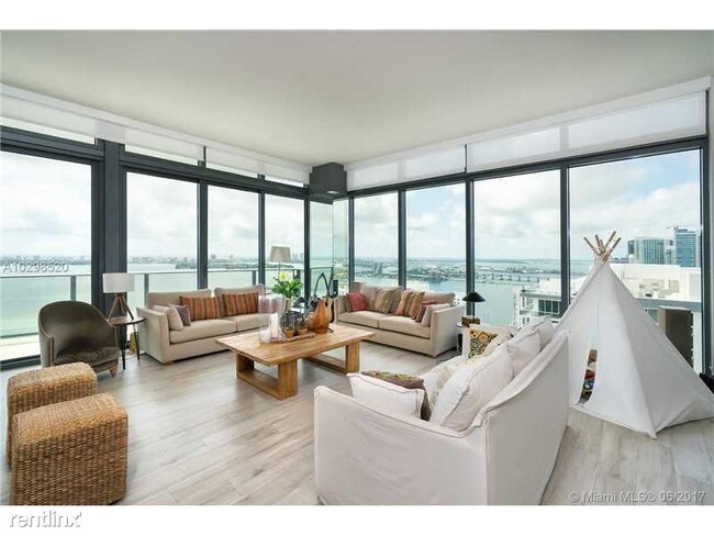 Foto del edificio - 460 NE 28th St