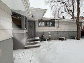 Building Photo - 120 Cumberland Av S