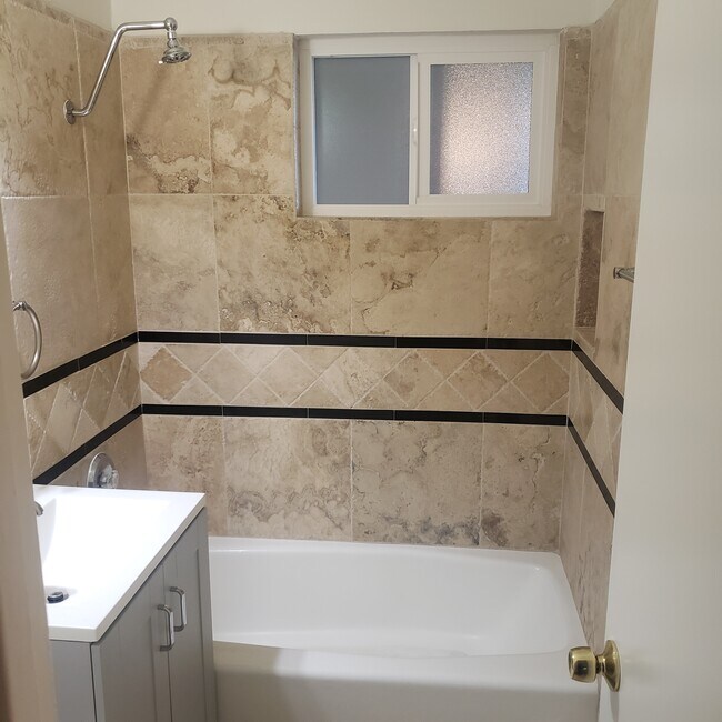 Foto del edificio - 141 Daisy Ave