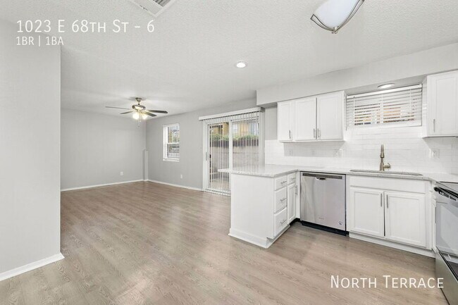 Foto del edificio - 1023 E 68th St